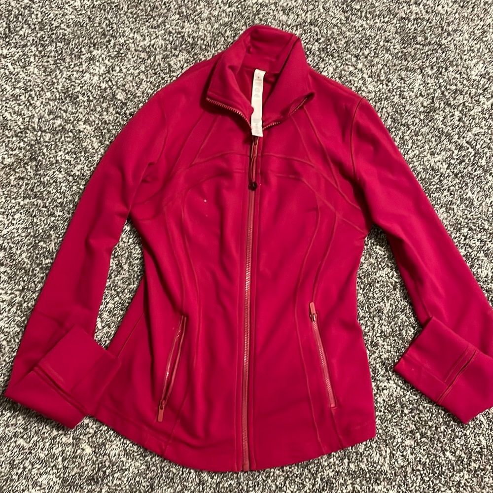 Pomegranate Lululemon define jacket size 6!
